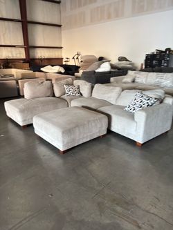 Raylin Fabric Sectional