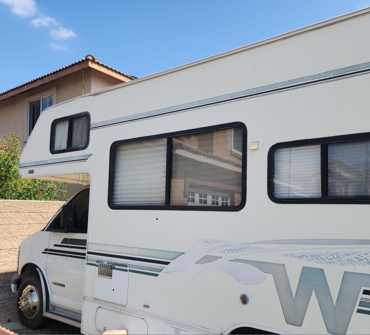 2001 Chevrolet Chassis G3500 Winnebago