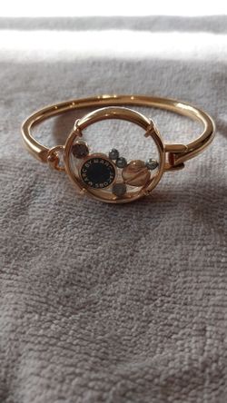 Marc by Marc Jacobs  Gold floating  charm shaker bangle bracelet