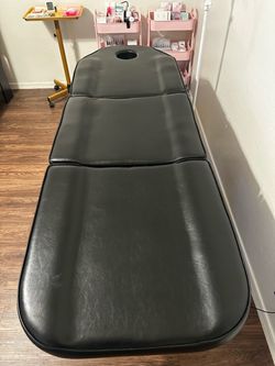 Massage table / Lash bed