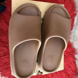 Yeezy Slides Brown 