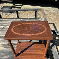 End Table Wooden & Beautiful Good Condition $18 OBO!