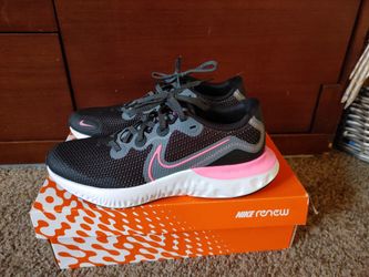 Nike Big Girls Renew Run Running Sneakers Black, Pink Glow-LT Smoke Grey Size 7
