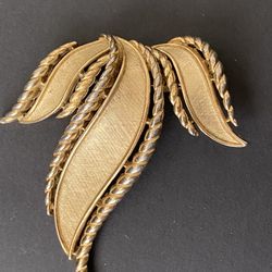 Braided Edge Look Gold Tone Crown Trifari Brooch Pin