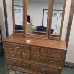 6 Drawer Wood Dresser With Tri View Mirror