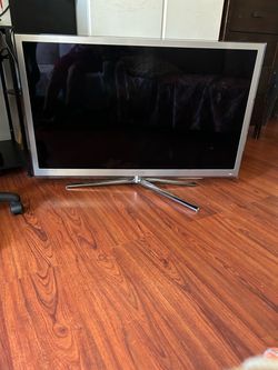 Samsung Flat Screen TV with Stand just works with the antenna