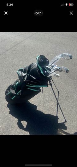 Brand new adult right handed golf club set with carrying bag