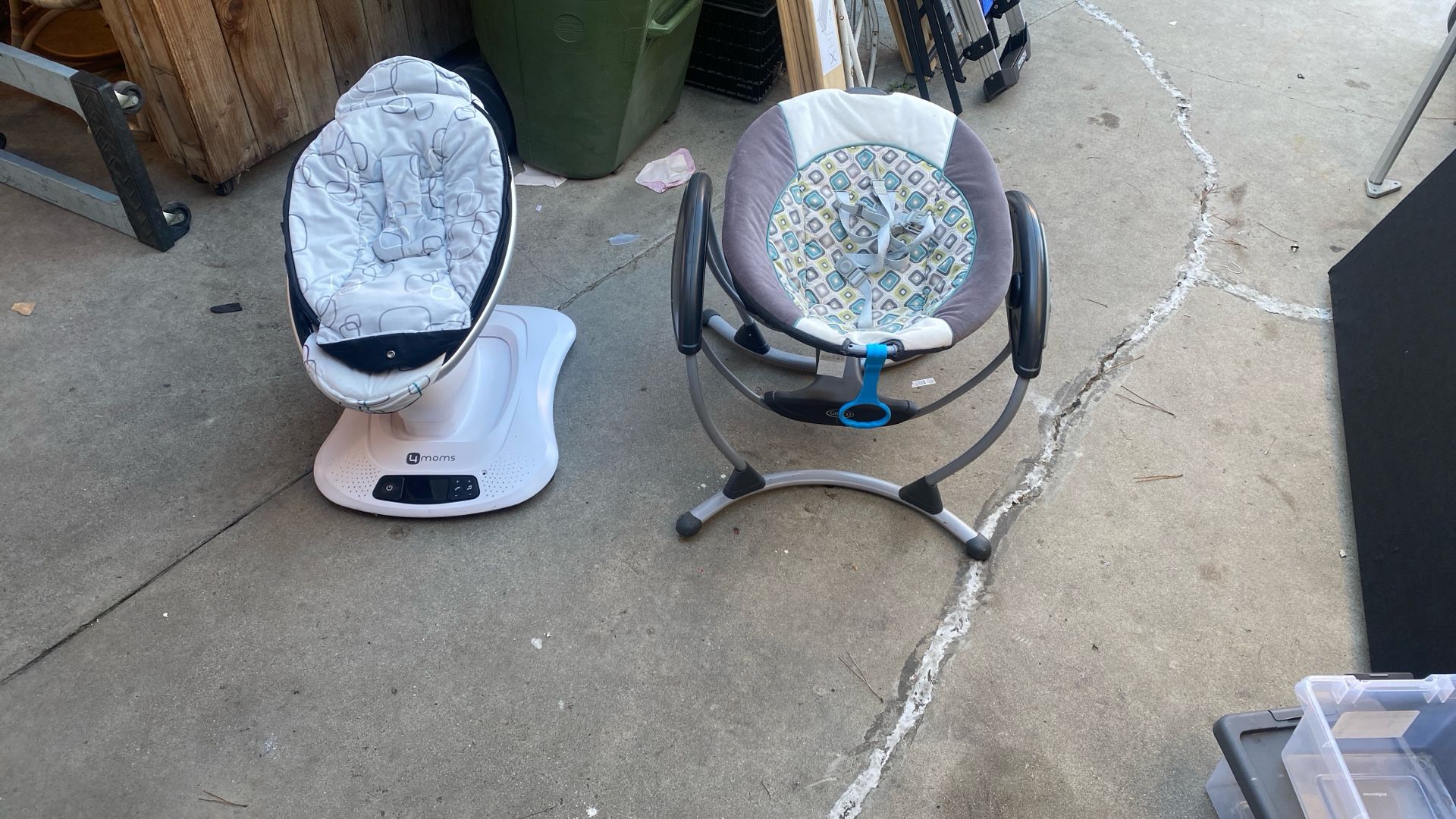 4moms And Graco Swing In Hood Working Conditions 