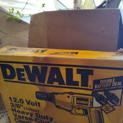 DeWalt 12 Volt 3/8 Heavy Duty Versa Clutch Cordless Driver / Drill Kit