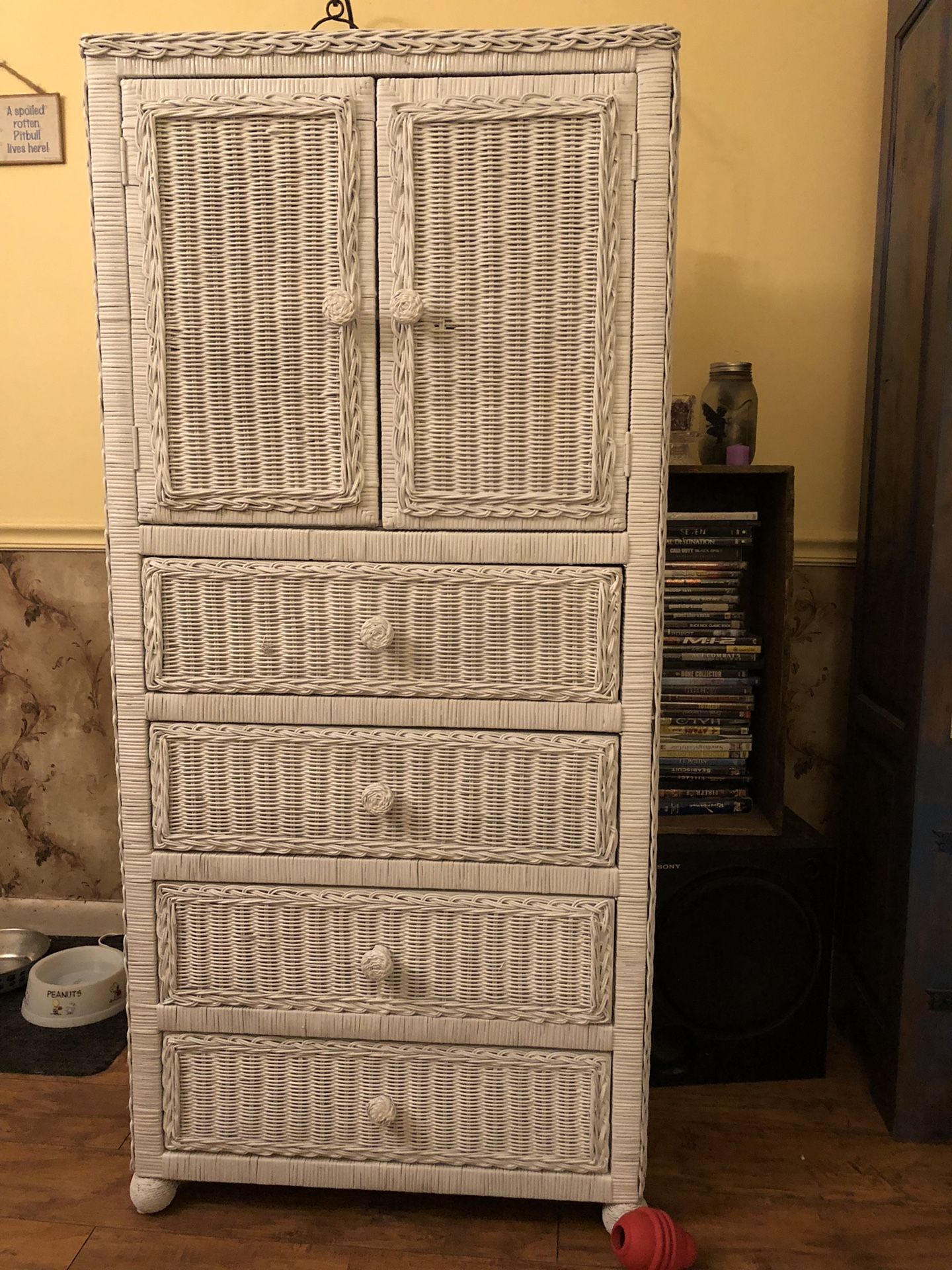 White wicker bedroom furniture for Sale in Stuart, FL OfferUp
