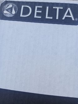 DELTA SINGLE HANDLE KITCHEN FAUCET