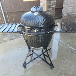 24in. Kamado Ceramic Charcoal Grill in Black Pitboss