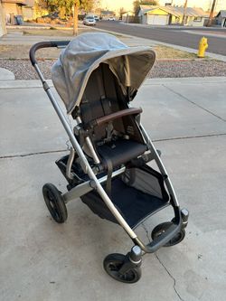 Uppababy VISTA V2 Stroller W/ Bassinet AND 1 Car seat W/ 1 Base