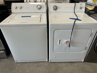 Whirlpool Washer & Gas Dryer Set
