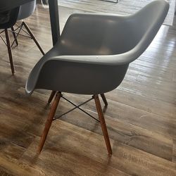 Coffee Table/Stand/Chairs 
