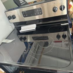 GE Electric Stove And microwave 