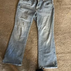 Women’s Levi’s Jeans. 