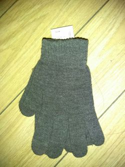 Grey knit gloves