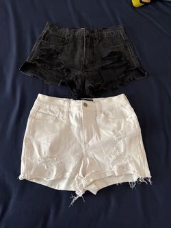 Chores de mujer en muy buenas condiciones el chor blanco es talla 3 y el negro es talla 00 y el otro negro es talla 14 y el azul es talla s