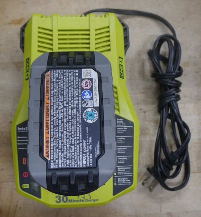 RYOBI P117 CHARGER WITH 4ah 18v PBP004 BATTERY USED 884821-2