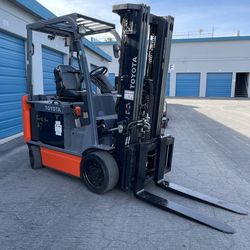 Electric forklift