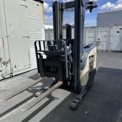 Crown Electric forklift Reach with Charger