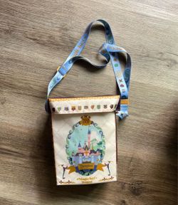 Disneyland Magic Key D70 Crossbody Bag