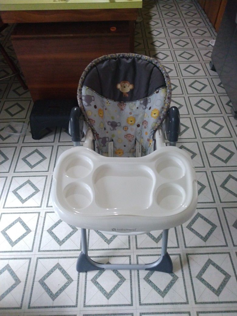 Babytrend Hi-chair