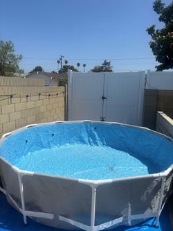 Round pool