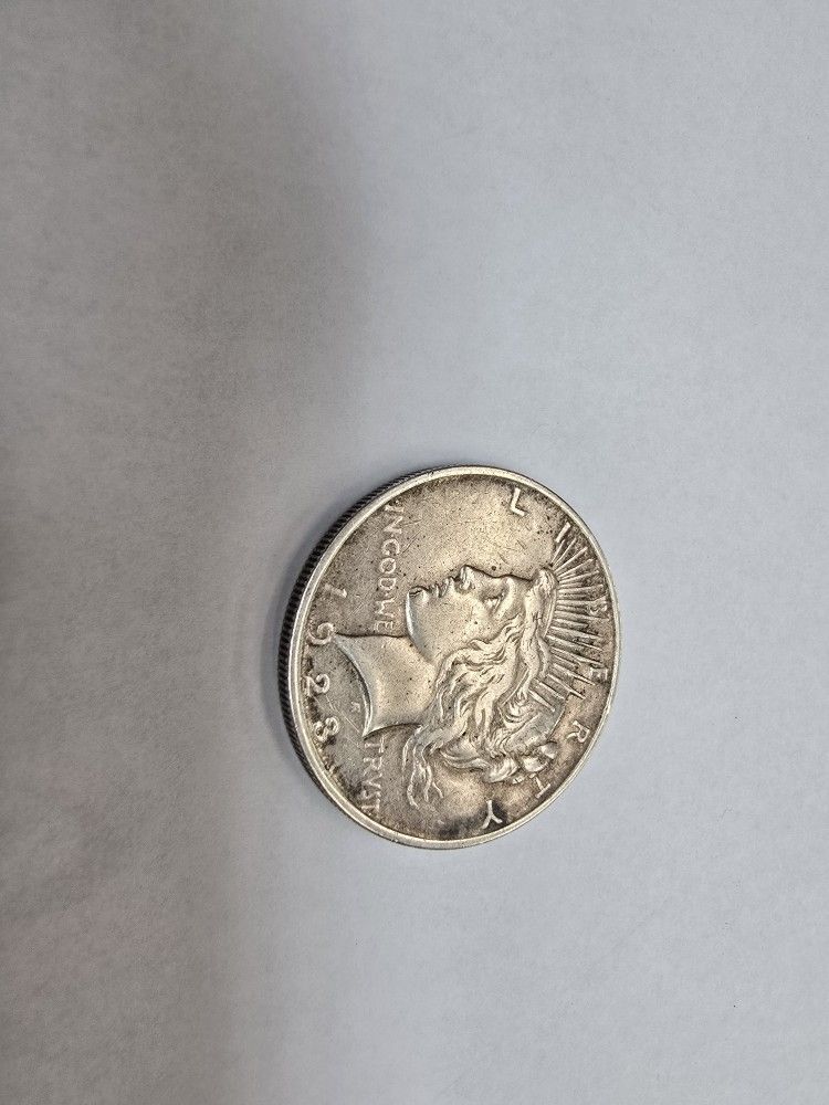 1923 LIBERTY SILVER DOLLAR.