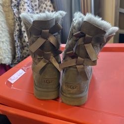 Size 7 Uggs