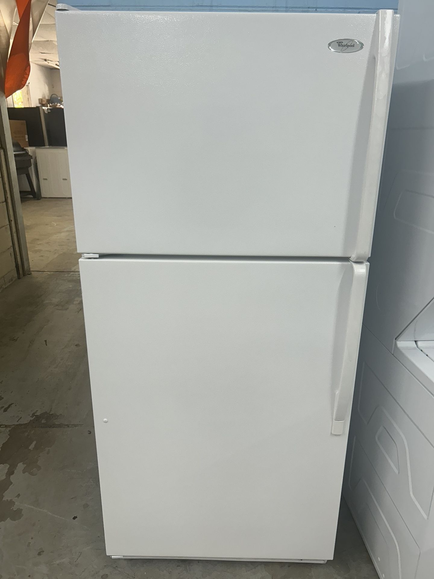 18 Cubic Foot White Refrigerator With Ice Maker