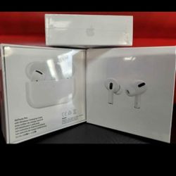 APPLE AIR POD PROS NEW IN BOX⭐⭐⭐