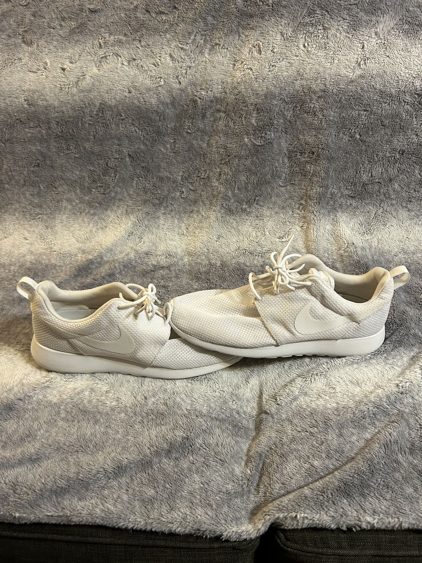 Nike Roshe One Triple White Size 11.5 Euc