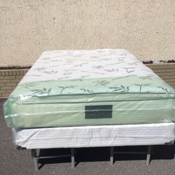 Brand New Queen Size Plush Pillow Top Mattress And Box Spring In Plastics 