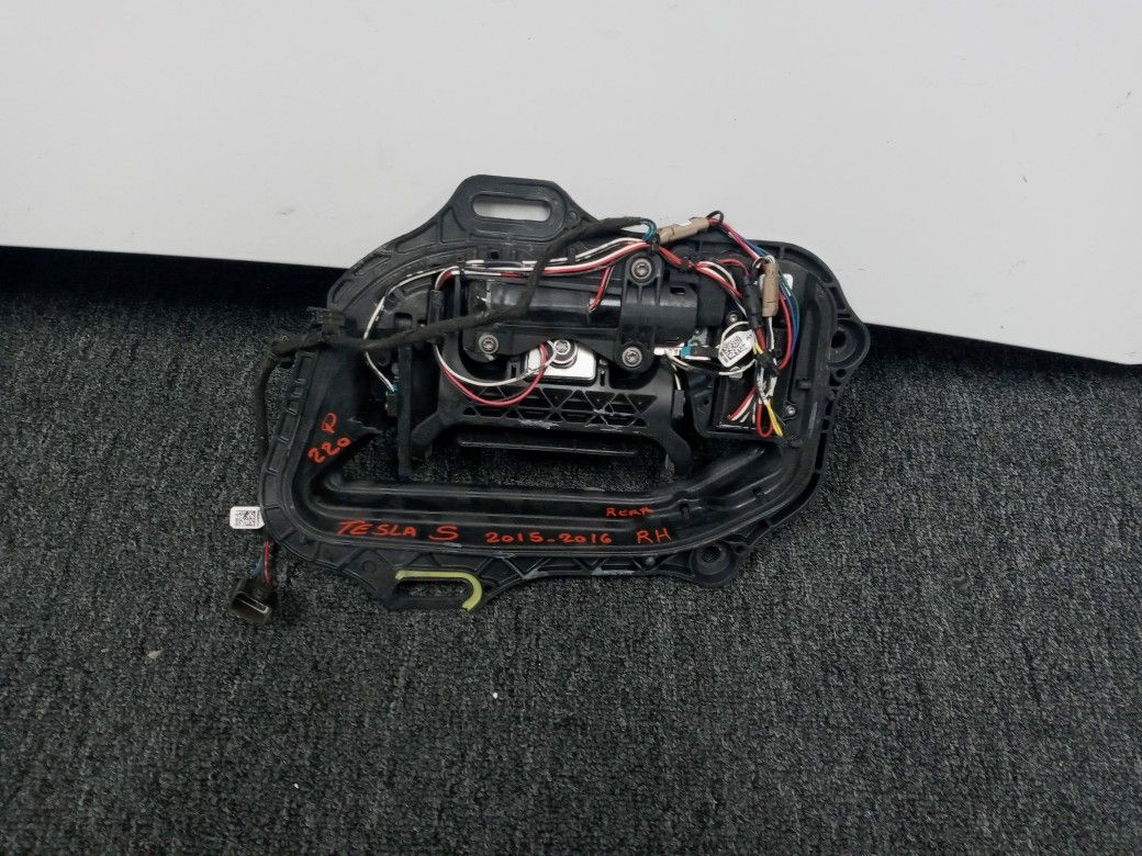 OEM Right Rear Exterior Door Handle 1007374-00-L For 2015-2016 Tesla Model S