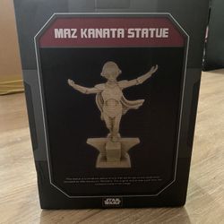 Maz Kanata Statue