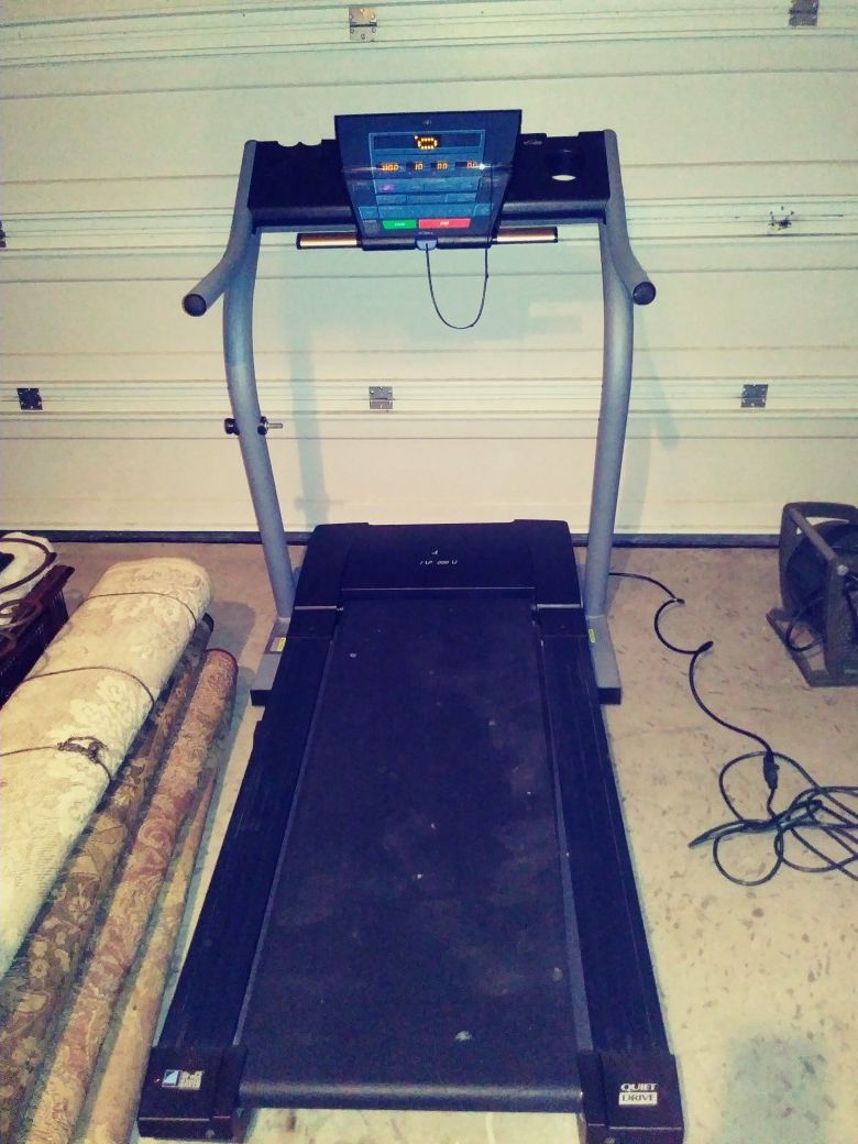 Nordictrack EXP 1000 XI IFIT compatible Treadmill in excellent condition for Sale in The Colony TX OfferUp