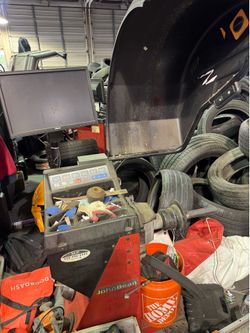 Tire balancer machine