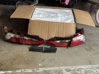2018-2024 Toyota Camry (LE, SE, XLE, XSE, TRD, Hybrid) OEM Tail Light Set New