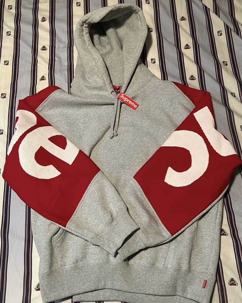 Supreme Grey and red Hoodie ❤️🩶