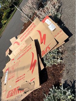 Cardboard: 7 adult sized bicycle boxes