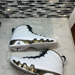 Air Jordan 9 Statue 