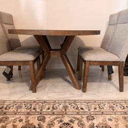 Round table Dinning With Set Of 4 Chairs 