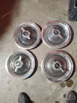 Set of 4. 1966 Buick Riviera 15" hub caps