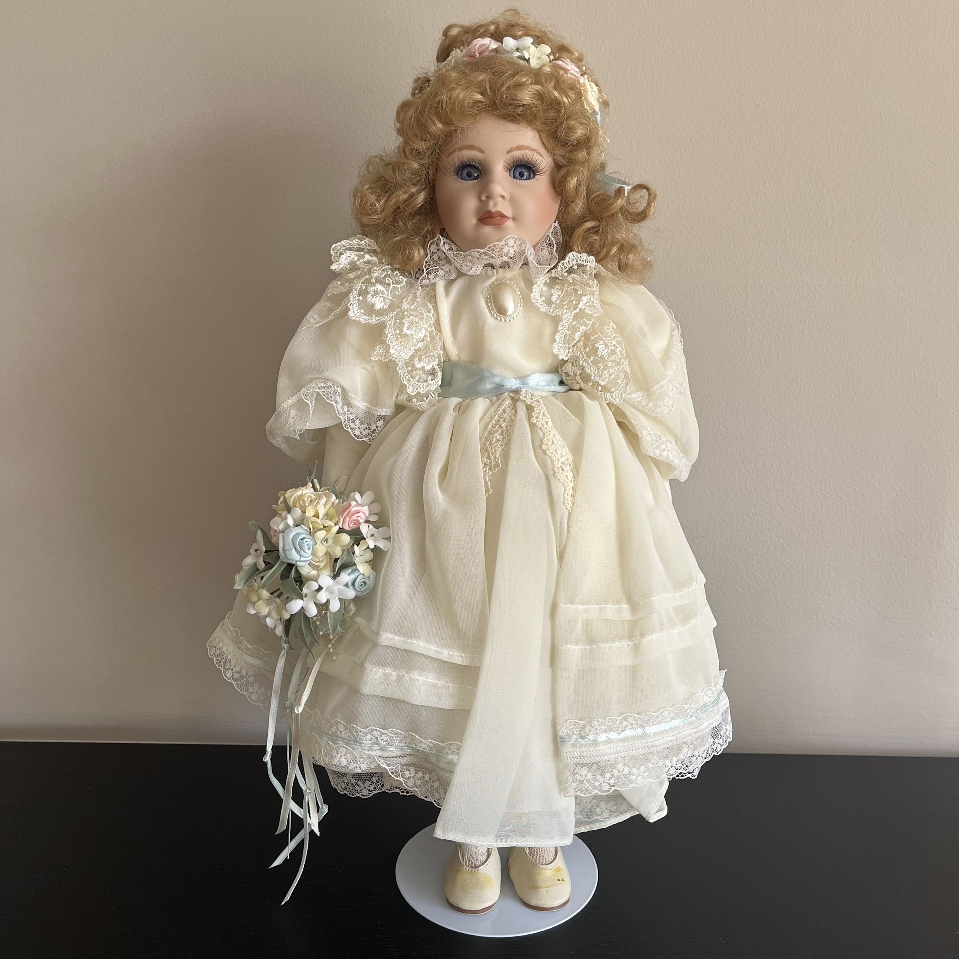 Seymour Mann Connoisseur Porcelain Doll 17 Inch Vintage 1990s