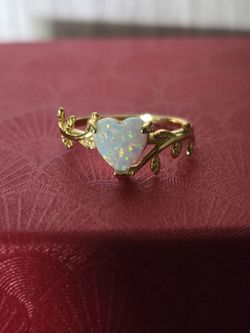 Size 6 Lab Opal heart (7.5mm) sterling silver 925 with leaves in 18k yellow gold plating.