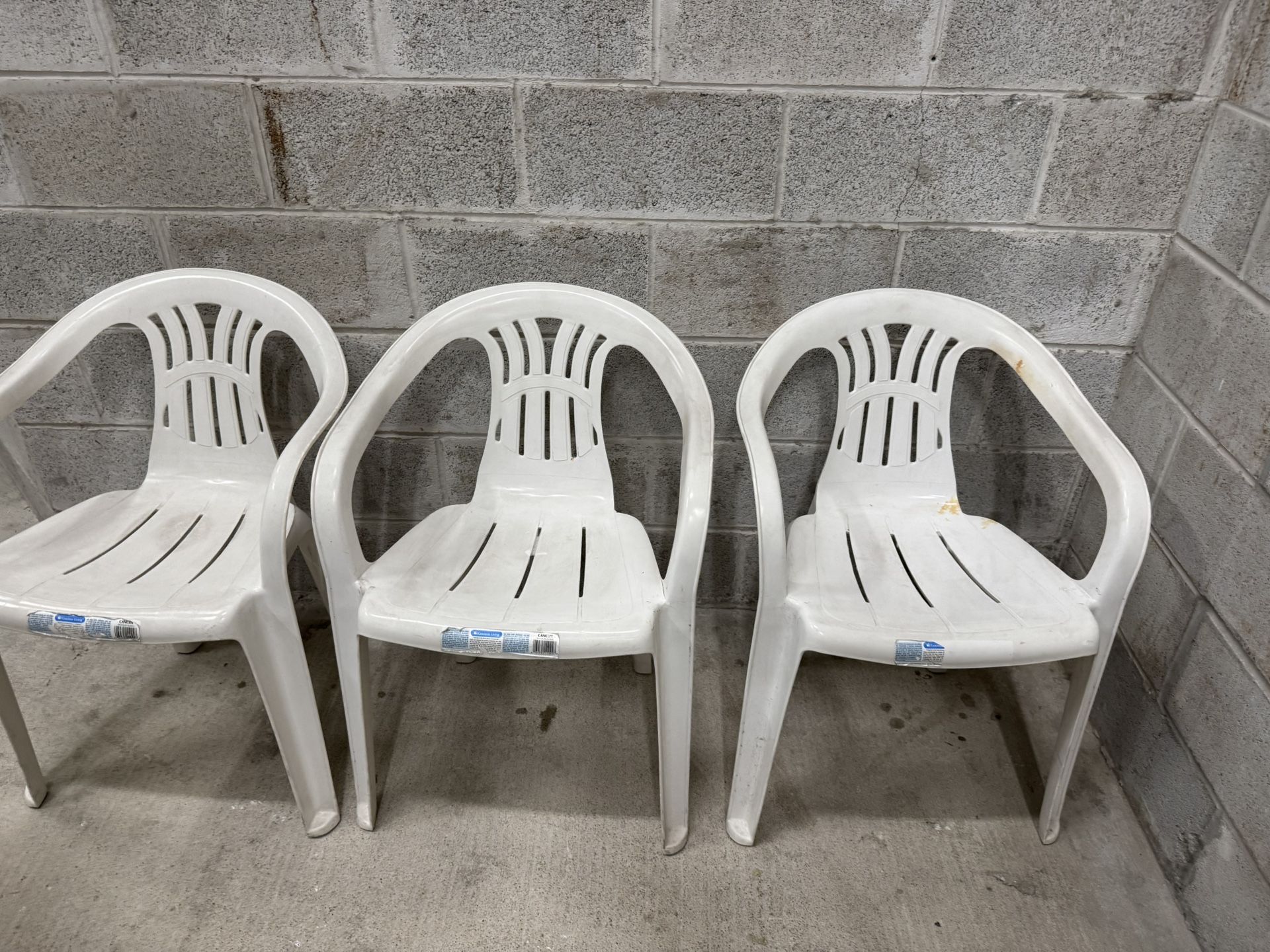 Chairs plastic set 3 everything 6$ cash