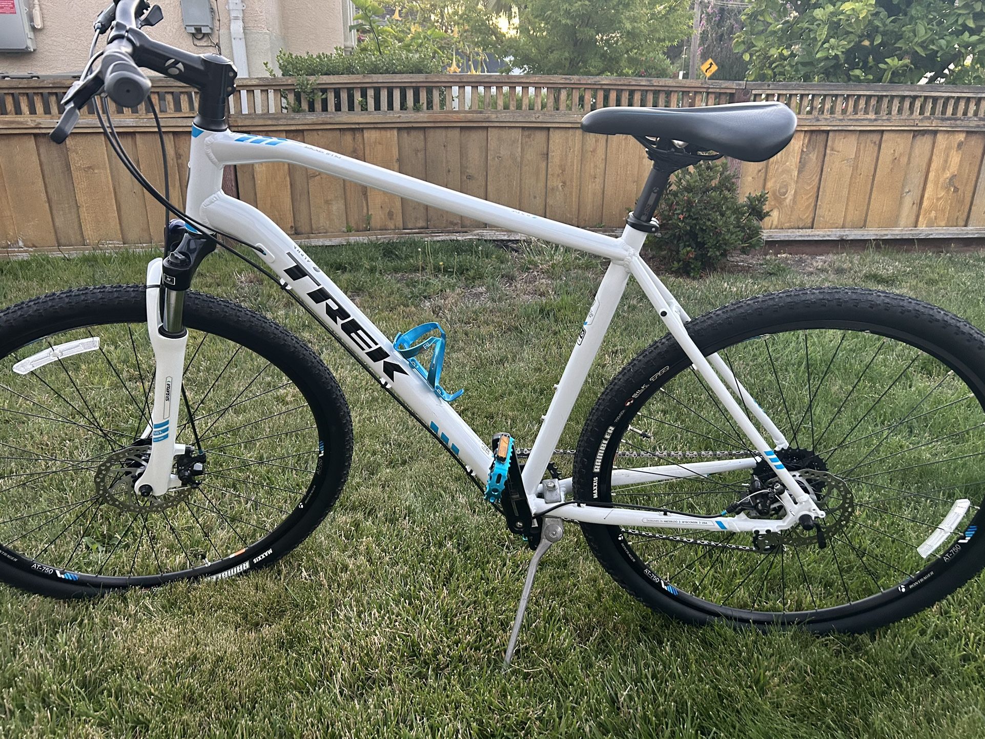 SUPER CLEAN! LIKE NEW! TREK DUAL SPORT 8.3 HYBRID BIKE DISC BRAKES