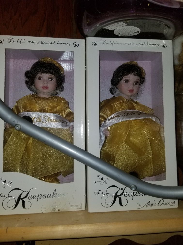 I hv some very nice antique dolls fr sale no low balling